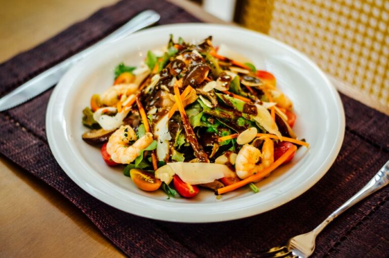 Delícias Caseiras: 10 Receitas de Saladas Quentes e Frias